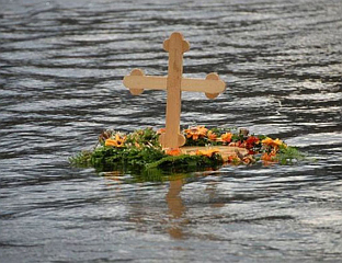 ЗА КРСТ ЧАСНИ У ХЕРЦЕГ НОВОМ ПЛИВАЛИ И ЈЕДНОГОДИШЊАК И 87-ГОДИШЊАК