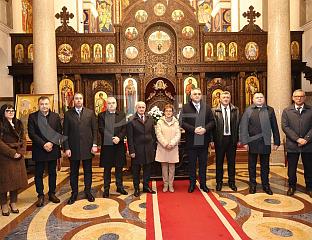 МИНИЋ И МИНИСТРИ ПОЛOЖИЛИ ЗАКЛЕТВУ У ХРАМУ ХРИСТА СПАСИТЕЉА