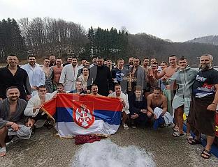 НА БАЛКАНИ АЛЕКСА ВИДОВИЋ ПРВИ ДОПЛИВАО ДО ЧАСНОГ КРСТА