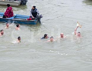 ПРВИ ДО ЧАСНОГ КРСТА ДОПЛИВАО МИРОСЛАВ БРКИЋ