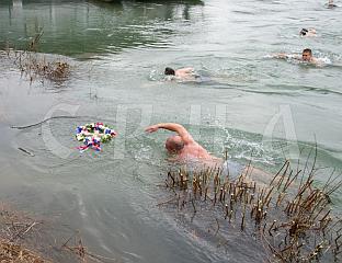 ВАЊА РАЂЕНОВИЋ НАЈБРЖЕ ДОПЛИВАО ДО ЧАСНОГ КРСТА