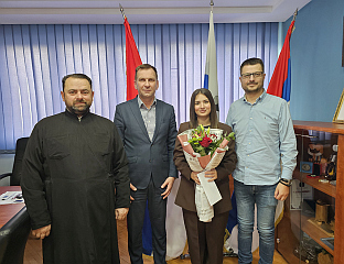 ГАЈИЋ НАГРАДИО ПОБЈЕДНИЦУ ПЛИВАЊА ЗА БОГОЈАВЉЕНСКИ КРСТ