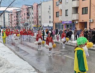 СВЕЧАНИМ ДЕФИЛЕОМ НАЈАВЉЕН "ПРАЗНИК МИМОЗЕ" У ХЕРЦЕГ НОВОМ