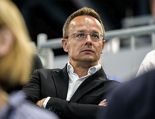 СИЈАРТО: УКРАЈИНСКИ ШЕФ ДИПЛОМАТИЈЕ ОТВОРЕНО СЕ МИЈЕША У МАЂАРСКЕ ИЗБОРЕ