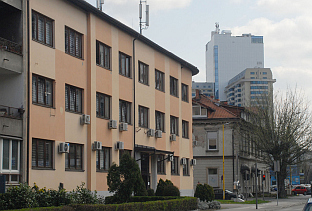 ТУЧА НАВИЈАЧА "ЦРВЕНЕ ЗВЕЗДЕ" И "ТОРЦИДЕ", ПОВРИЈЕЂЕНА 23 ЛИЦА