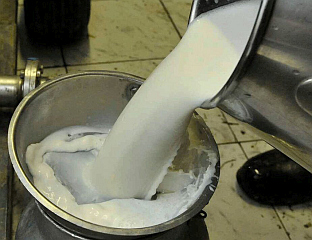 ТРНИНИЋ: ЗА МЉЕКАРСТВО У ПРОТЕКЛИХ ПЕТ ГОДИНА ИЗДВОЈЕНО ВИШЕ ОД 265 МИЛИОНА КМ