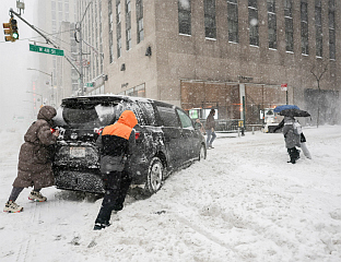 НАЈМАЊЕ 13 СМРТНИХ СЛУЧАЈЕВА ПОВЕЗАНИХ СА СЊЕЖНОМ ОЛУЈОМ