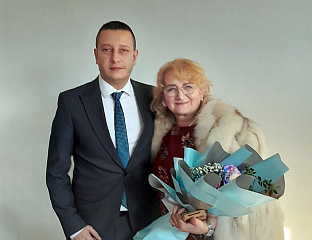 ГОГАНОВИЋ У КАСАРНИ У ЖЕПЧУ: РАЗГОВОР СА ВОЈНИЦИМА НАЈБОЉИ УВИД У СТАЊЕ НА ТЕРЕНУ