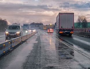 НЕСМЕТАНО ОДВИЈАЊЕ САОБРАЋАЈА, БЛОКАДА ГРАНИЦЕ ПРЕМА ЕУ И ДАЉЕ ТРАЈЕ