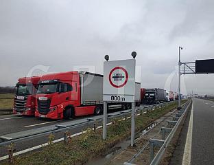 НАСТАВЉЕНА БЛОКАДА ТЕРЕТНОГ САОБРАЋАЈА НА ГРАНИЦИ СА ХРВАТСКОМ