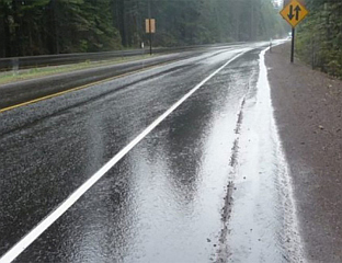 КОЛОВОЗИ МОКРИ И КЛИЗАВИ, ВОЗАЧИ ОПРЕЗ