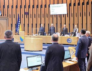 ЧОВИЋ: ЛАW ОН ТХЕ БАН ОФ МАНАГИНГ "СТАТЕ ПРОПЕРТY" СХОУЛД БЕ WИТХДРАWН