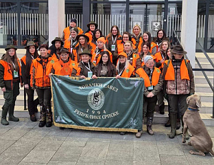 СВЕ ВИШЕ ЖЕНА КОЈЕ СЕ БАВЕ ЛОВОМ