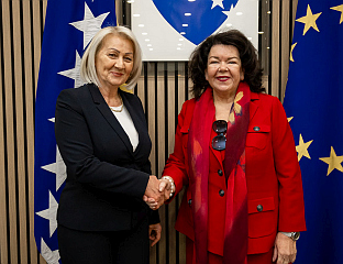 КРИШТОВА И ПИРСОВА РАЗГОВАРАЛЕ О ЕВРОПСКОМ ПУТУ ЗЕМЉЕ