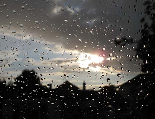 ОБЛАЧНО И КИШОВИТО УЗ НАТПРОСЈЕЧНО ТОПЛО ВРИЈЕМЕ