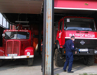 ПОЖАР У ХАНГАРУ ЗА СИЈЕНО ЈОШ НИЈЕ У ПОTПУНОСTИ УГАШЕН, АЛИ НЕ УГРОЖАВА ОКОЛИНУ