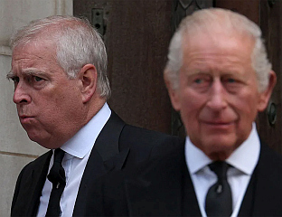 ГРАЂАНИ ДОБАЦИВАЛИ КРАЉУ ЧАРЛСУ ЗБОГ БРАТА И ЊЕГОВИХ ВЕЗА СА ЕПСТИНОМ