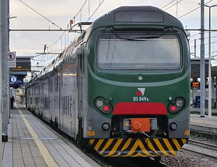 ПОДМЕТНУТ ПОЖАР НА ЖЕЉЕЗНИЧКОЈ ИНФРАСТРУКТУРИ КОД БОЛОЊЕ