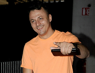 ПОЛИЦИЈА ТРАГА ЗА ОТМИЧАРИМА ПЈЕВАЧА ДАНИЈЕЛА КАЈМАКОСКОГ