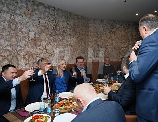 ПРОСЛАВА ПОБЈЕДЕ СИНИШЕ КАРАНА НА ПРЕДСЈЕДНИЧКИМ ИЗБОРИМА