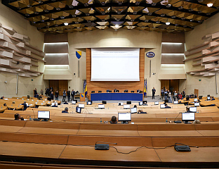 ПОСЛАНИЦИ У ПЕТАК О НЕКОЛИКО ИЗМЈЕНА ЗАКОНА О ПЛАТАМА И НАКНАДАМА