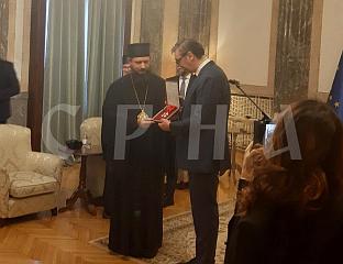 ЕПИСКОП СЕРГИЈЕ УРУЧИО ОРДЕН ВУЧИЋУ, СРБИЈА НАСТАВЉА ДА ПОМАЖЕ СРПСКИ НАРОД