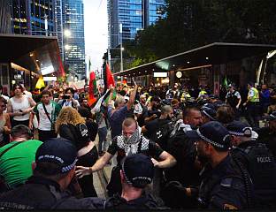 СУКОБ ДЕМОНСТРАНАТА И ПОЛИЦИЈЕ У ЦЕНТРУ СИДНЕЈА