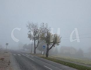 МАГЛА У КОТЛИНАМА, КОЛОВОЗИ МОКРИ И КЛИЗАВИ