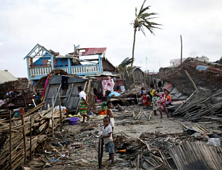 ТРОПСКИ ЦИКЛОН ОДНИО НАЈМАЊЕ ДЕВЕТ ЖИВОТА