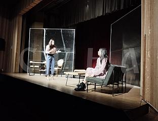 НИКШИЋКО ПОЗОРИШТЕ СА "НАРОДНИМ ПОСЛАНИКОМ" ПРЕД ПРЕПУНОМ САЛОМ