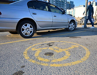 САНКЦИОНИСАНО 1.211 ВОЗАЧА ЗБОГ НЕПРОПИСНОГ ПАРКИРАЊА