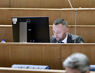 КОЈИЋ: МЕХМЕДОВИЋ КАЉА ЉУДЕ ИЗ СЕКРЕТАРИЈАТА,  ЖЕЛЕЋИ ДА ДОЂЕ ДО ГЛАСОВА