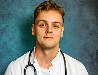 БУДУЋИ ЉЕКАР НЕМАЊА КУВАЉА ПРИМЈЕР ДА ЉУБАВ ПРЕМА НАУЦИ НАДЈАЧАВА СВЕ ПОТЕШКОЋЕ