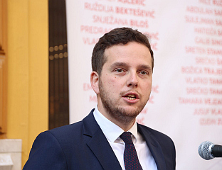 ПРЕМИЈЕР НИХАД УК ПОДНИО ОСТАВКУ