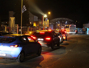 ДУЖА ЧЕКАЊА НА ПРЕЛАЗИМА КА ХРВАТСКОЈ