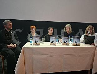 ПРОМОВИСАНА КЊИГА "РОЂЕН САМ ДА ВЈЕРУЈЕМ" УРОША ЈОКСИМОВИЋА