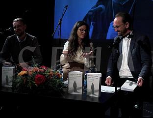 ПРОМОВИСАНА КЊИГА "КАД СУ СВЕЦИ ХОДИЛИ ЗЕМЉОМ"