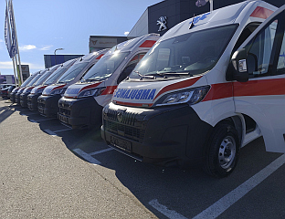 УРУЧЕНА ТРИ САНИТЕТСКА ВОЗИЛА ЗДРАВСТВЕНИМ УСТАНОВАМА У СРПСКОЈ