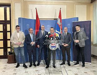 ГРАДОНАЧЕЛНИК НАПУСТИО СЈЕДНИЦУ, ДАТА ПАУЗА