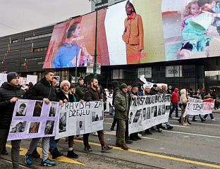 ОКУПЉЕНИ ТРАЖЕ ХИТНЕ ОСТАВКЕ, ТРАНСПАРЕНТНУ ИСТРАГУ, РЕОРГАНИЗАЦИЈУ ЈАВНОГ ПРЕВОЗА