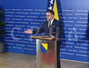 ШМИТОВЕ ИНТЕРВЕНЦИЈЕ У БУЏЕТ И ИЗБОРНИ ПРОЦЕС - ДЕРОГИРАЊЕ ИНСТИТУЦИЈА