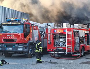 ГОРИ У ФАБРИЦИ НАМЈЕШTАЈА У БУКВИКУ, ИМА ПОВРИЈЕЂЕНИХ