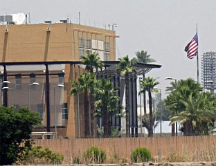 АМБАСАДА У БАГДАДУ ПОЗВАЛА АМЕРИКАНЦЕ ДА ХИТНО НАПУСТЕ ИРАК