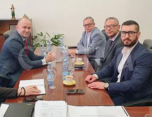 ОСТОЈИЋ РАЗГОВАРА СА  ЗЕЧЕВИЋЕМ