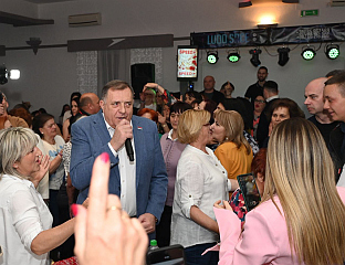 ДОДИК: ЖЕНЕ СУ ЈЕДАН ОД СТУБОВА СНСД-а