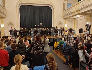 ВЕСЕЛО НА КОНЦЕРТУ ЗА ОСНОВЦЕ И ПРЕДШКОЛЦЕ