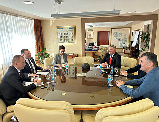 ЗАЈЕДНИЧКИ НАСТОЈАТИ ДОДАТНО УНАПРИЈЕДИТИ МАТЕРИЈАЛНИ СТАТУС ЗАПОСЛЕНИХ