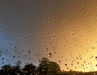 СУТРА ОБЛАЧНО УЗ СУНЧАНЕ ПЕРИОДЕ, ОД ПОДНЕ ПРОЛАЗНА КИША