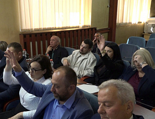 ВАНРЕДНА СЈЕДНИЦА ЗБОГ ГРУБОГ ПОСТУПАЊА ПОЛИЦИЈЕ ПРЕМА СРПСКОМ МЛАДИЋУ