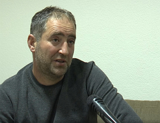 ПОЛИЦАЈАЦ НА БЕЛОЈ ЗЕМЉИ ФИЗИЧКИ НАПАО СРБИНА И ЊЕГОВОГ БОЛЕСНОГ ОЦА